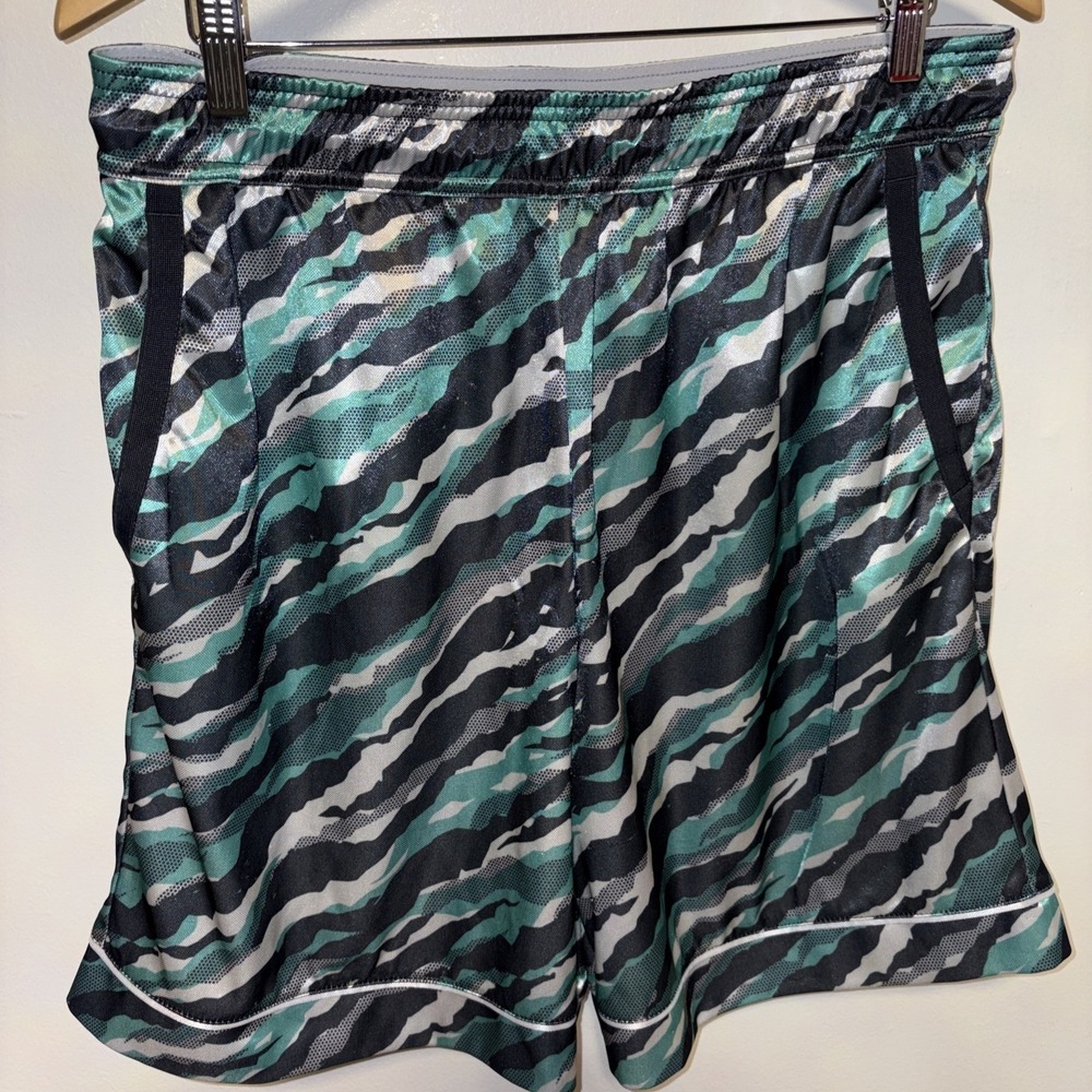 Vintage Y2K Green Camo Camouflage And1 Basketball Shorts | Size L‎ - READ